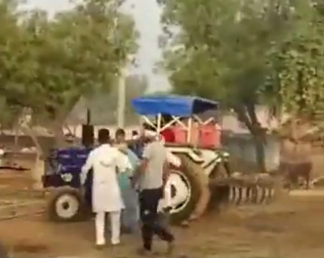 राजस्थान के बयाना में खौफनाक हत्या, ट्रेक्टर से 8 बार कुचला - young man crushed by tractor in rajasthan bayana