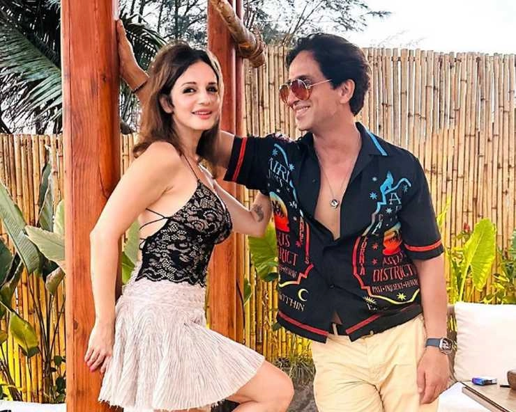 सुजैन खान के बर्थडे पर बॉयफ्रेंड अर्सलान गोनी ने लुटाया प्यार, रितिक ने दिया ऐसा रिएक्शन | arslan goni shares special video on sussanne khan birthday hrithik roshan reacted