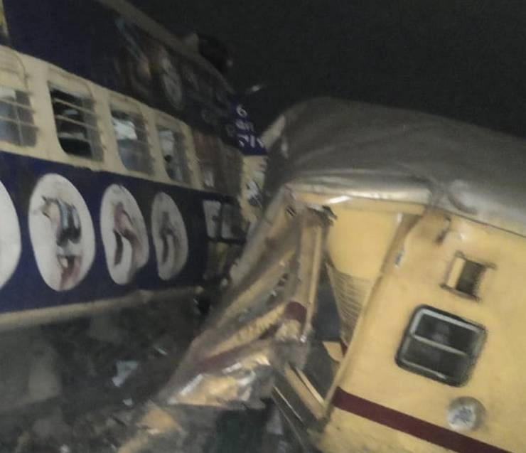 Train Accident : आंध्र प्रदेश में ट्रेन हादसा, अब तक 13 लोगों की मौत, अधिकारियों ने बताया किसकी गलती से हुआ हादसा? - A passenger train going to Rayagada from Visakhapatnam derailed in Andhras Vizianagaram distric