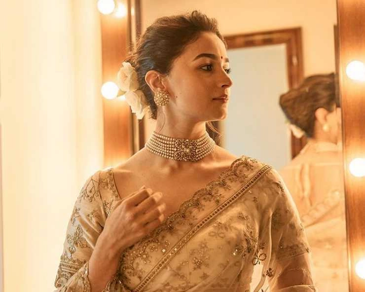 शादी की साड़ी पहनकर आलिया भट्ट क्यों लेने पहुंची थीं नेशनल अवॉर्ड? एक्ट्रेस ने बताई वजह | Alia Bhatt on wearing wedding saree for National Awards