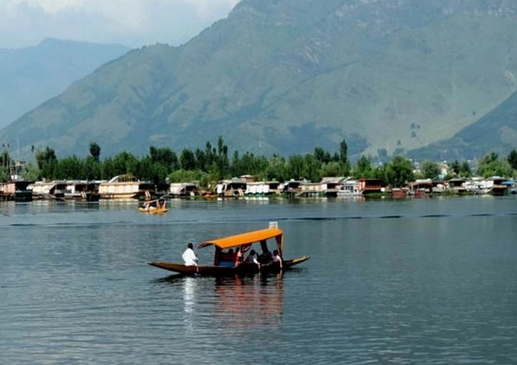 कश्‍मीर से क्यों हो रहा है टूरिस्‍टों का मोहभंग, 70 फीसदी बुकिंग रद्द - Why tourists cancelling kashmir tour