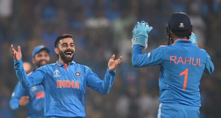 विराट कोहली और रोहित शर्मा को मिले विकेट, बल्लेबाजों ने भी की गेंदबाजी - Rohit Sharma and Virat Kohli amoungs the wicket as batters rolls arm