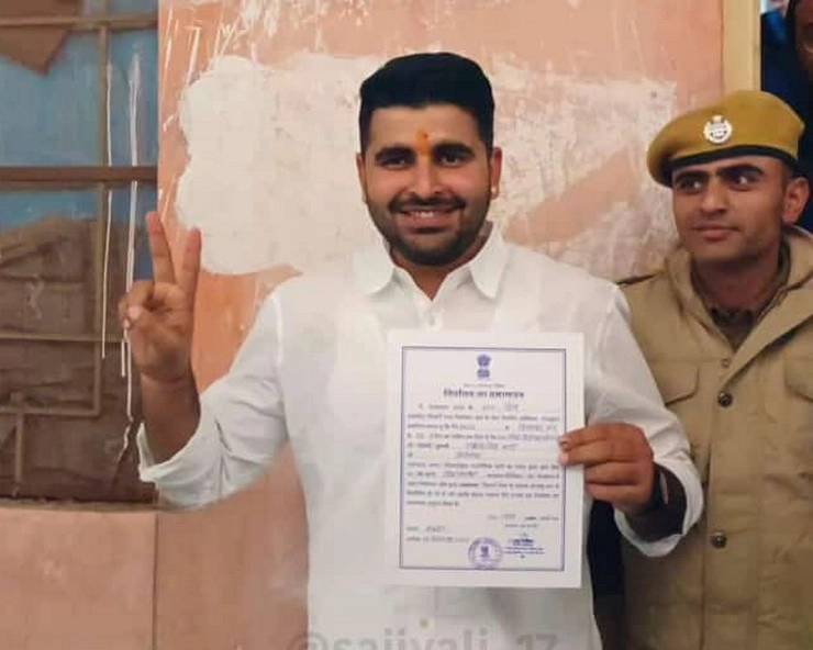 Rajasthan election results : कौन हैं 26 साल के रविन्द्र भाटी? जिन्होंने BJP से बगावत कर लड़ा चुनाव, कांग्रेस की हालत कर दी टाइट - Ravindra Singh Bhati: An Independent Candidate Who Defeated 4 Powerful Leaders On 1 Seat