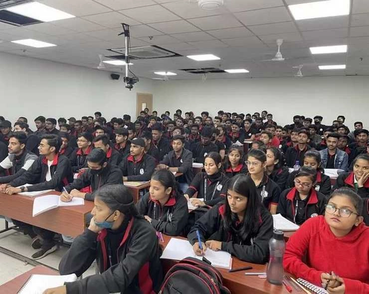 UP: नोएडा में गैर पंजीकृत 32 कोचिंग सेंटर को शिक्षा विभाग ने बंद कराया - 32 unregistered coaching centers closed in Noida