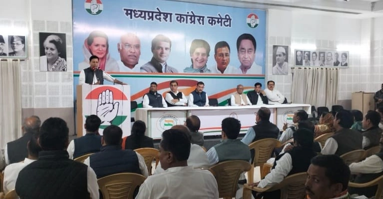 कांग्रेस आलाकमान करेगा नेता प्रतिपक्ष का फैसला, बैठक में नहीं पहुंचे कमलनाथ - Congress high command will decide the leader of opposition in Madhya Pradesh