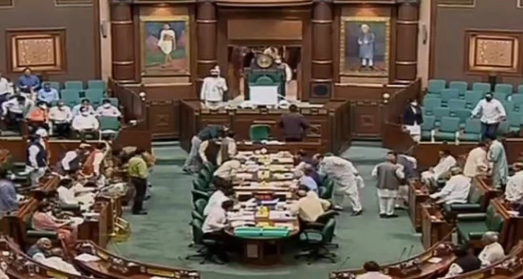 मध्यप्रदेश विधानसभा से नेहरू की तस्वीर हटाने पर सियासी बवाल - Political uproar over removal of Pandit Nehru's picture from Madhya Pradesh Assembly