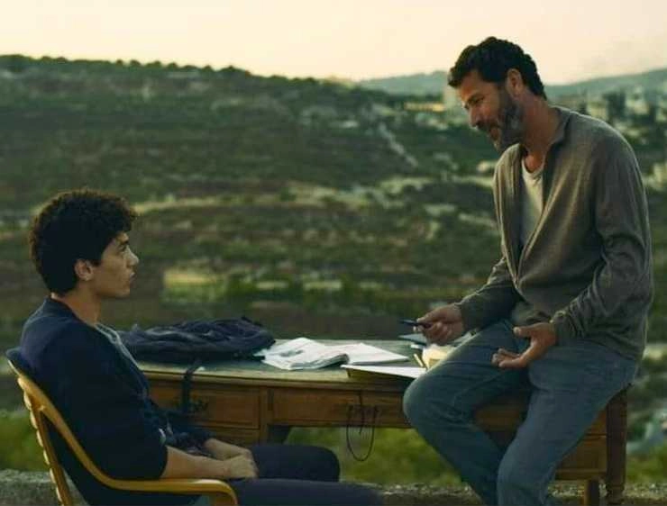 इजरायल-हमास युद्ध के बीच मानवीय कहानियों का सिनेमाई दस्तावेज है फिल्म 'द टीचर' | film The Teacher is a cinematic document of human stories amid the Israel Hamas war