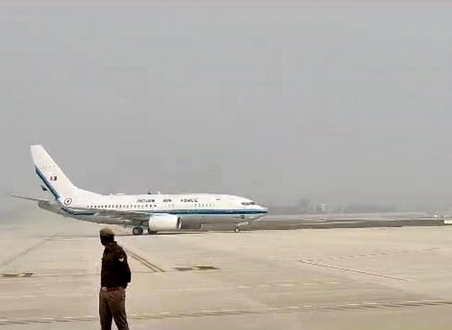 अयोध्या के श्रीराम इंटरनेशनल एयरपोर्ट पर उतरा पहला विमान, हुई रनवे टेस्टिंग