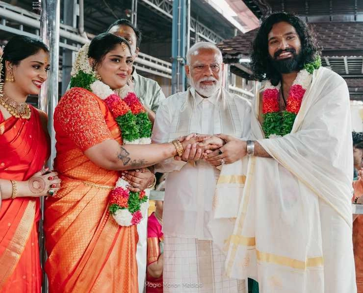 साउथ एक्टर सुरेश गोपी की बेटी की शादी में पहुंचे पीएम मोदी, नवविवाहित जोड़े को दिया आशीर्वाद