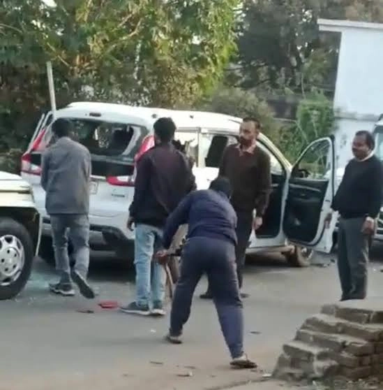 बांधवगढ़ SDM की गुंडागर्दी, दो युवकों की बेरहमी से पिटाई, CM ने सस्पेंड करने के दिए निर्देश - Bandhavgarh SDM accused of beating youth