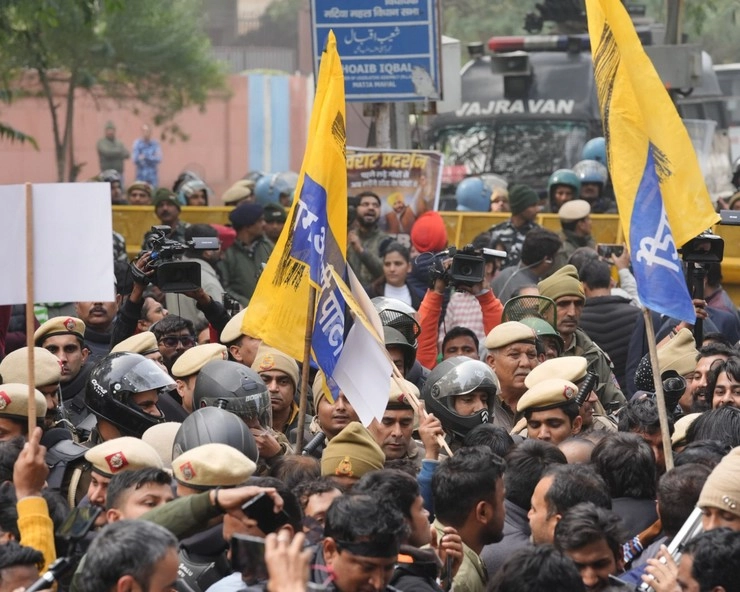 चंडीगढ़ मेयर चुनाव विवाद : BJP और AAP का विरोध प्रदर्शन, बैरिकेडिंग से मध्य दिल्ली हुई जाम - Protest by BJP and AAP