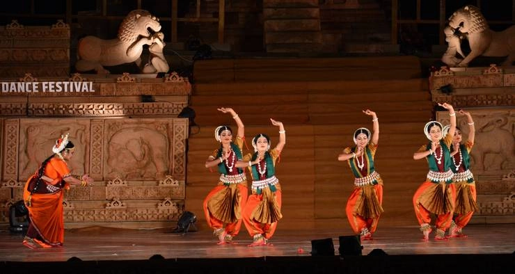 खजुराहो नृत्य महोत्सव में तीसरे दिन नृत्यों से बरसे बसंत और फागुन के रंग - Khajuraho Dance Festival 2024 third day