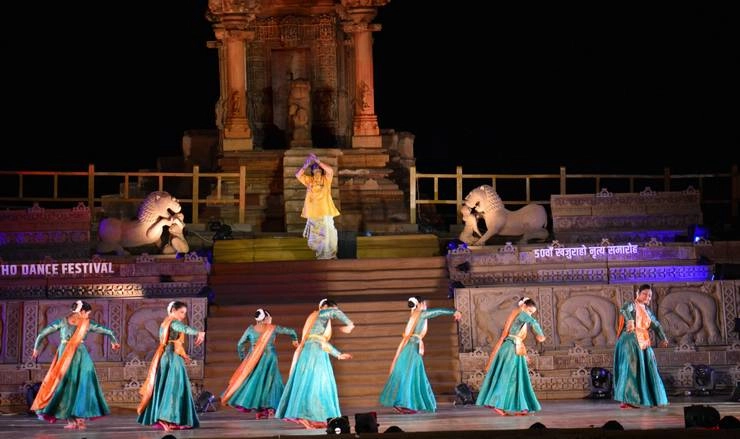खजुराहो नृत्य महोत्सव में पुरु दाधीच कथक समूह की प्रस्तुति मोह रही है सभी का मन - Puru Dadhich Kathak Group in Khajuraho Dance Festival 2024