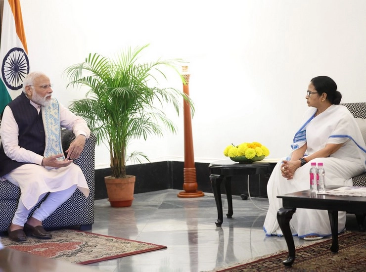 PM मोदी से मिलने राजभवन पहुंचीं ममता बनर्जी, जानिए किन मुद्दों पर हुई बात... - Mamta Banerjee reached Raj Bhavan to meet Prime Minister Modi