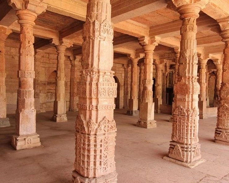 Bhojshala: भोजशाला की खुदाई में निकले खंडित पाषाण स्तंभों के अवशेष, ASI सर्वे जारी - Remains of fragmented stone pillars found during excavation of Bhojshala