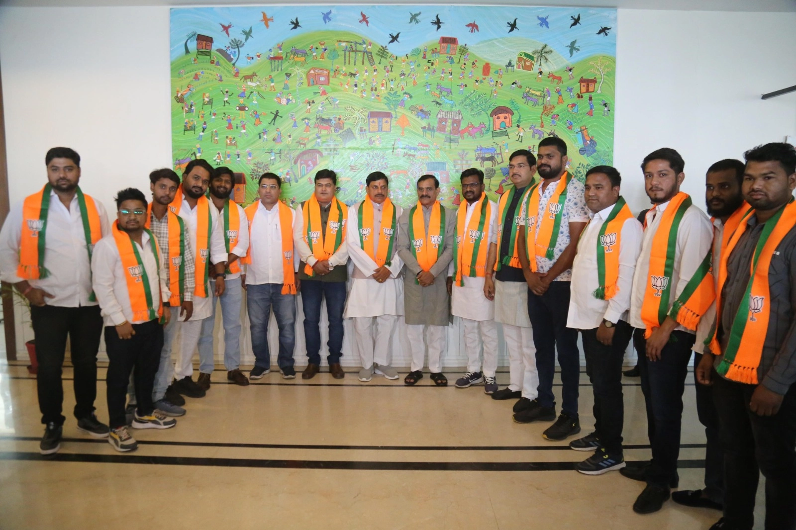 छिंदवाड़ा में फिर कमलनाथ को बड़ा झटका, महापौर और नगर निगम सभापति भाजपा में शामिल - Chhindwara mayor Vikram Ahake joins BJP