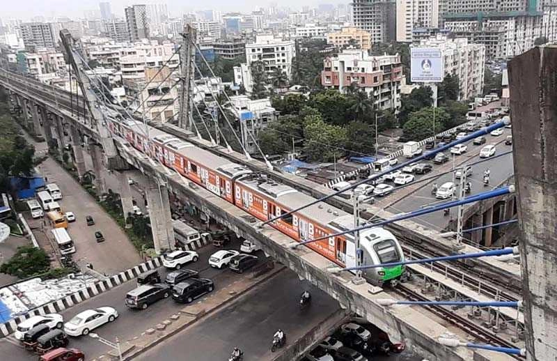 Mumbai Metro One: तकनीकी खराबी के कारण मेट्रो सेवा हुई बाधित, यात्री हुए परेशान