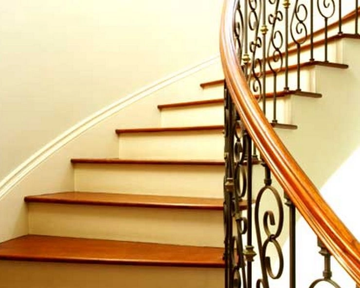 Vastu Tips For Stairs : सीढ़ियों की दिशा, घुमाव, संख्या, ऊंचाई-चौड़ाई से तय होगा आपका भविष्य - Vastu Tips For Stairs