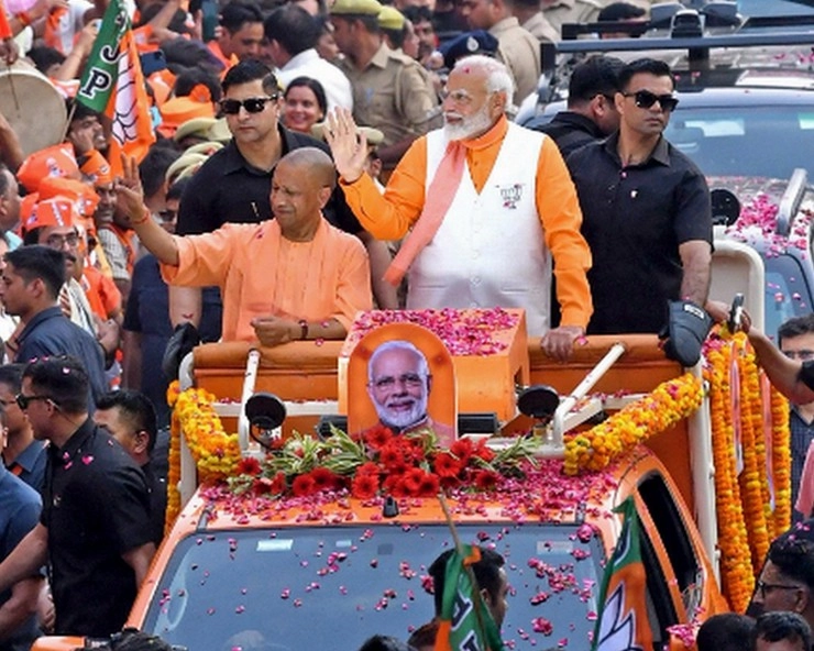 बाबा काशी विश्वनाथ की नगरी में प्रधानमंत्री मोदी का रोड शो, जनसैलाब उमड़ा - Road show of Prime Minister Narendra Modi in Varanasi