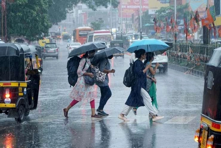 केरल में भारी बारिश, IMD ने 2 जिलों में जारी किया ऑरेंज अलर्ट