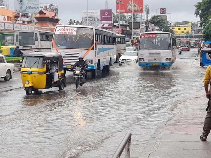 केरल में मूसलधार बारिश से संपत्ति को नुकसान, IMD ने जताया भारी वर्षा का पूर्वानुमान - Damage to property due to torrential rains in Kerala