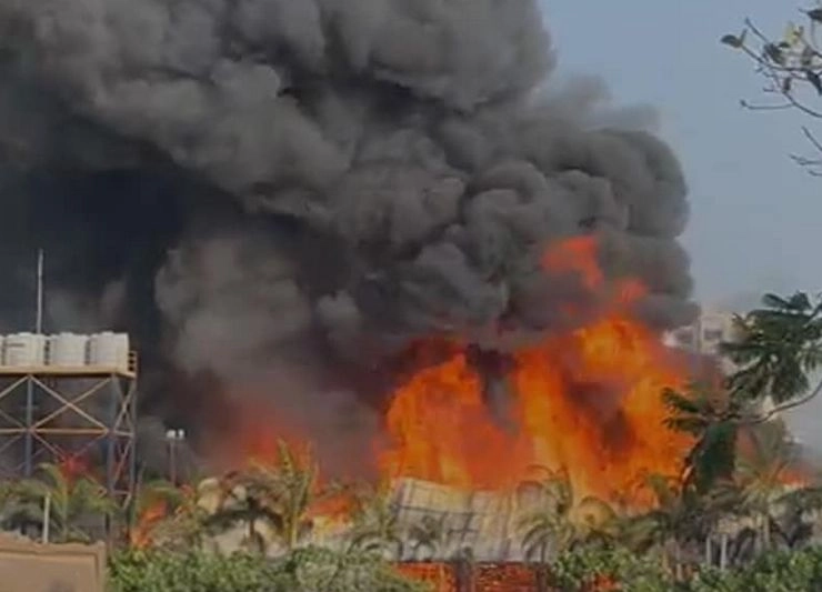 राजकोट के TRP गेम जोन में लगी भीषण आग में 26 लोगों की मौत, मरने वालों में बच्चे भी शामिल - huge fire breaks out in trp game zone of rajkot