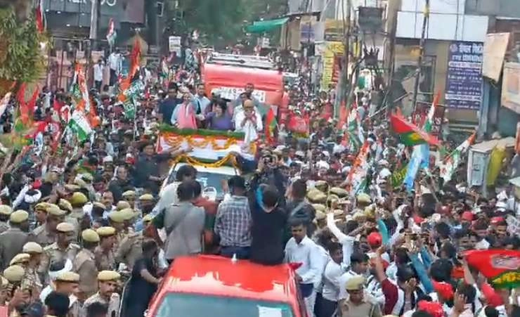 PM मोदी के संसदीय क्षेत्र वाराणसी में प्रियंका गांधी और डिम्पल यादव का रोड शो, उमड़ा जनसैलाब - Road show of Priyanka Gandhi and Dimple Yadav in PM Modi's parliamentary constituency Varanasi