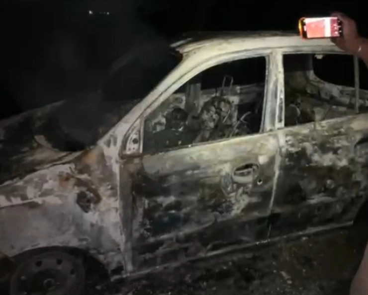 UP : मेरठ में चलती कार में लगी भीषण आग, 4 लोग जिंदा जल बने कंकाल - 4 burnt alive in meerut in a car