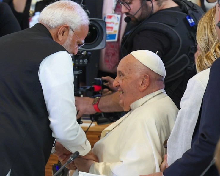 जी7 शिखर सम्मेलन में पोप फ्रांसिस से मिले PM मोदी, भारत आने का दिया न्योता - PM Narendra Modi meets Pope Francis at G7 Summit