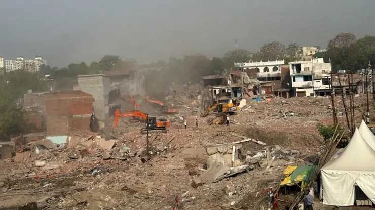 लखनऊ में जारी है अतिक्रमण रोधी अभियान, अब तक 1200 से अधिक अवैध निर्माण ध्वस्त - More than 1200 illegal constructions demolished in Lucknow