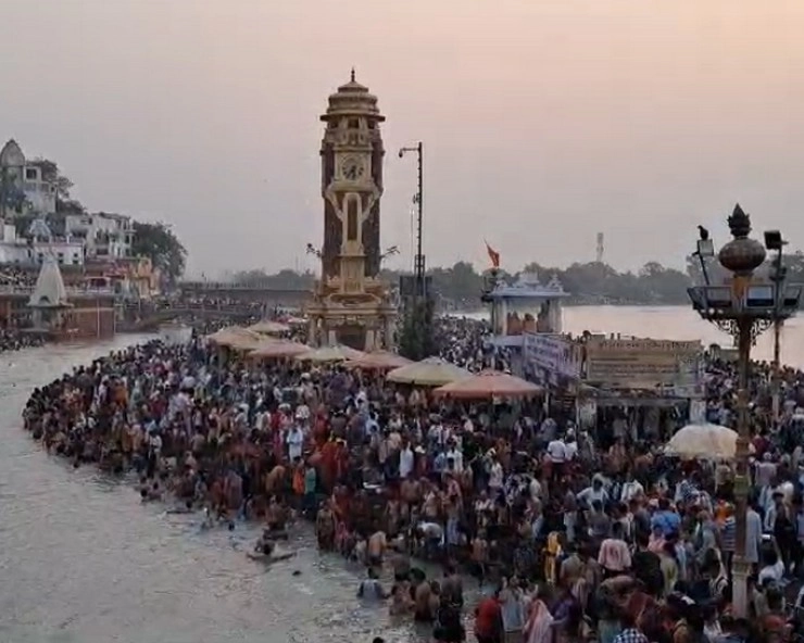 गंगा दशहरे पर हर की पौड़ी पर उमड़ा जनसैलाब, यातायात व्यवस्था धड़ाम - On Ganga Dussehra a huge crowd gathered at Har Ki Pauri