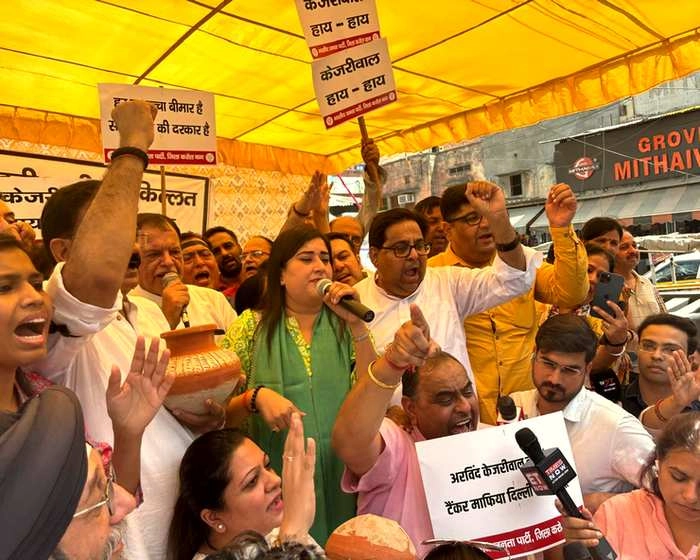दिल्ली जलसंकट को लेकर आप भाजपा आमने सामने, BJP ने किया शहर भर में प्रदर्शन - AAP and BJP face to face over Delhi water crisis, BJP protests across city
