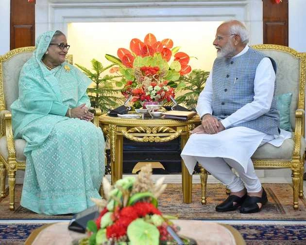 पीएम मोदी ने की बांग्लादेशी पीएम हसीना के साथ द्विपक्षीय संबंधों पर वार्ता - Prime Minister Narendra Modi meeting with Bangladesh Prime Minister Sheikh Hasina