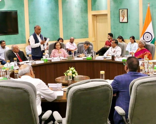 Central budget: बजट पूर्व हुई परामर्श बैठक, उद्योग जगत ने रखी कर कटौती व शुल्क ढांचे को युक्तिसंगत बनाने की मांग - Pre budget consultation meeting with Finance Minister Nirmala Sitharaman