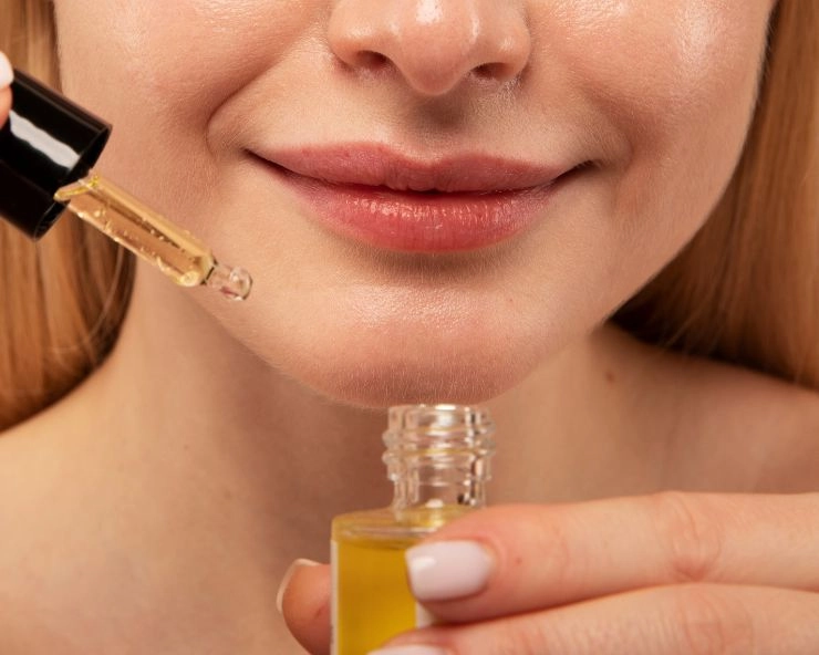 Castor oil benefits for lips