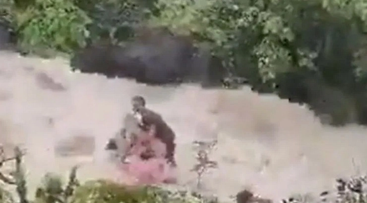लोनावला के भुशी बांध के समीप जलाशय में डूबने से महिला व लड़की की मौत, 3 बच्चे लापता - lonavala bhushi dam