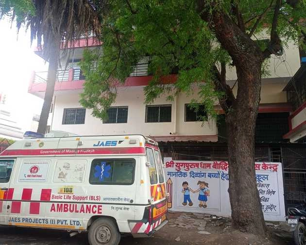 इंदौर के बाल आश्रम में 5 बच्चों की मौत, 38 मासूम अस्पताल में भर्ती - 5 children died in Shri Yugpurush Dham Bal Ashram of Indore