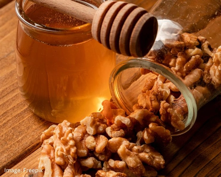 Benefits of eating walnut with honey