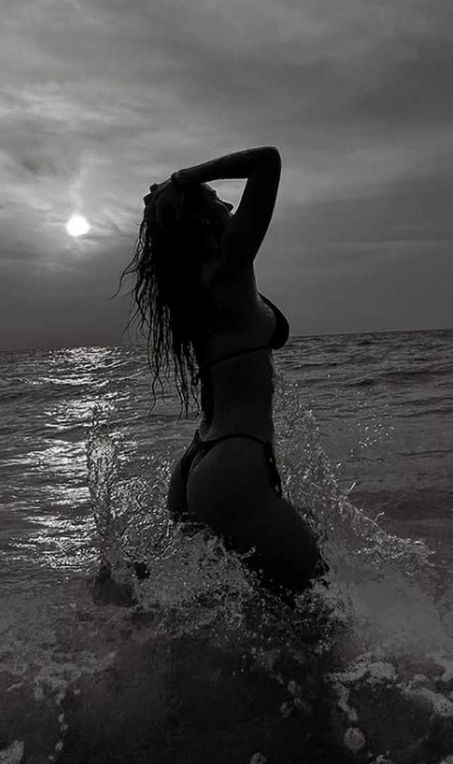 disha patani flaunts her hot figure in a bikini photos goes viral - disha patani flaunts her hot figure in a bikini photos goes viral