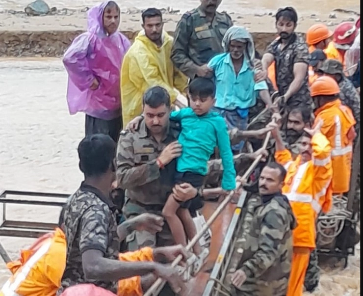 Wayanad landslide :  सेना ने अस्‍थायी पुल बनाकर बचाई 1,000 लोगों की जान - Army rescues 1000 people with the help of temporary bridge
