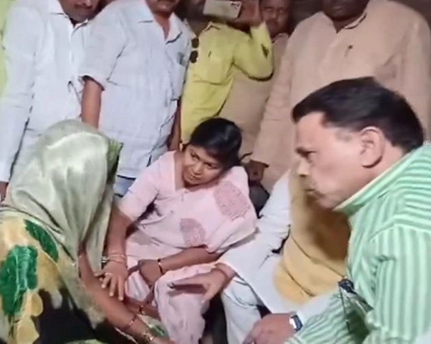 Ayodhya Gangrape Case : बलात्कार पीड़िता के परिजन से मिला भाजपा प्रतिनिधिमंडल - BJP delegation met the family of Ayodhya rape victim