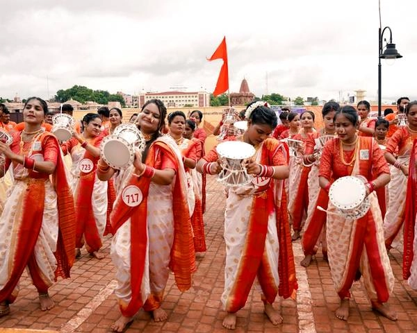 डमरुओं के नाद से गूंजी धरती, गूंजा आसमान, उज्जैन में बना विश्व कीर्तिमान - World record of Damru playing made in Ujjain