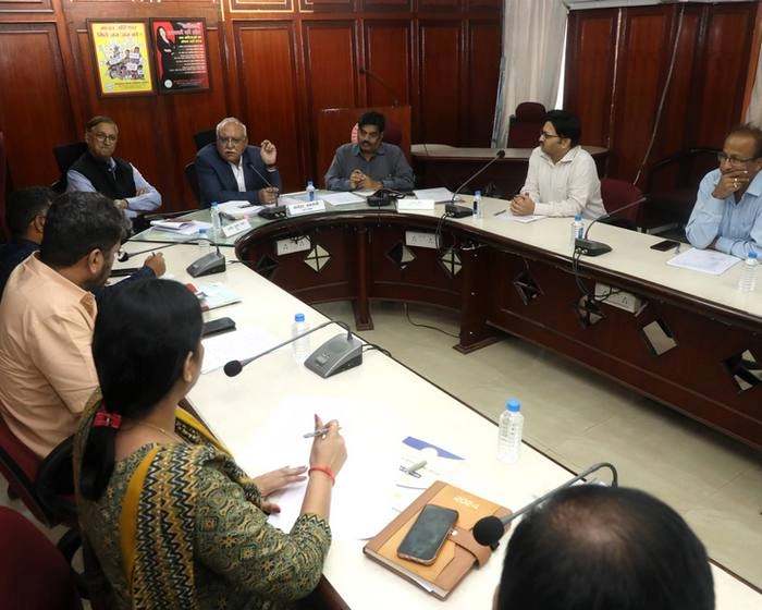 नगरीय प्रशासन एवं मानव अधिकार के संबंध में आयोजित कार्यक्रम की बैठक - Meeting of the programme organized in relation to urban administration and human rights