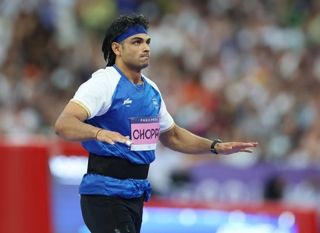 89 मीटर पर भी गोल्ड नहीं जीत पाए नीरज, करना पड़ा सिल्वर से संतोष - Neeraj Chopra outmuscled by Arshad Nadeem in Javelin throw final