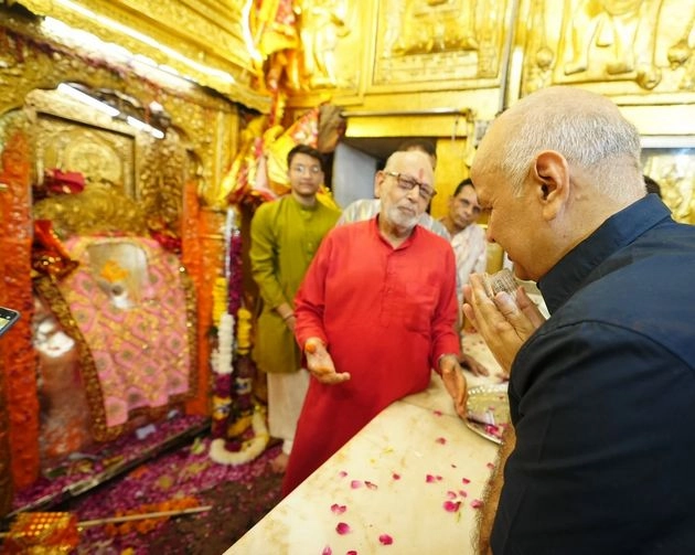 manish sisodiya at hanuman mandir