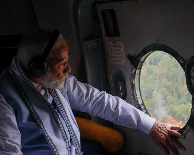 पीएम मोदी ने किया हवाई सर्वेक्षण, देखी वायनाड की त्रासद तस्वीर - Narendra Modi's aerial survey in Wayanad district of Kerala