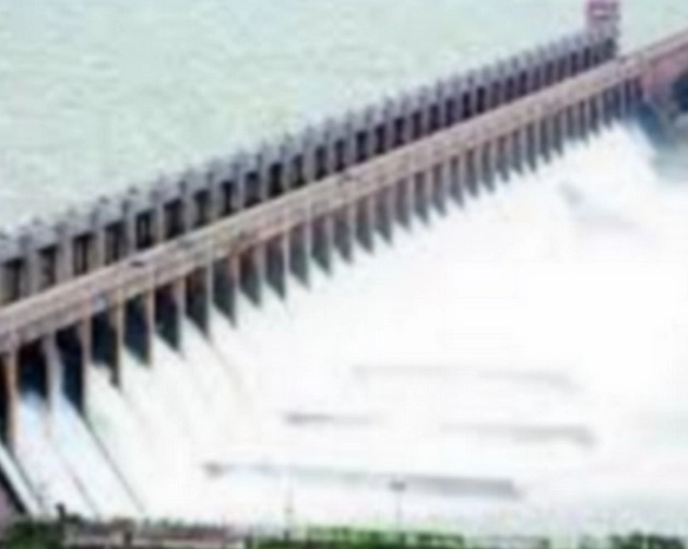 Andhra Pradesh : तुंगभद्रा बांध का गेट टूटकर पानी में बहा, लोगों को किया अलर्ट - Tungabhadra dam gate broken