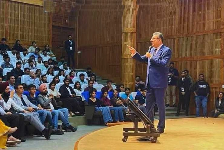 Boman Irani revisits IIM Bangalore 15 years after 3 Idiots - Boman Irani revisits IIM Bangalore 15 years after 3 Idiots