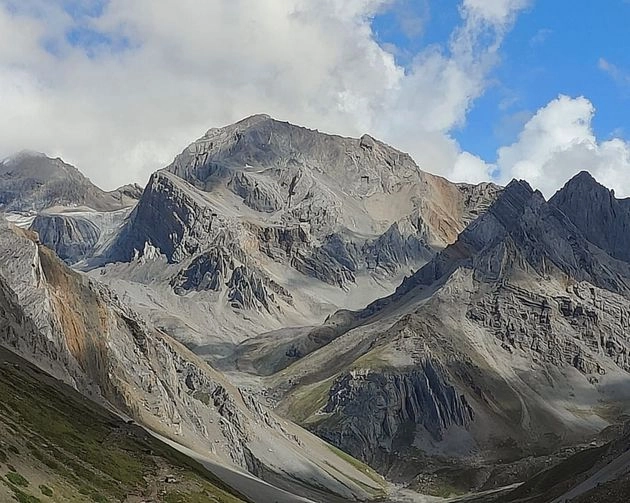 हिमाचल पर्वत श्रृंखला से गायब हुआ बर्फीला ओम पर्वत!