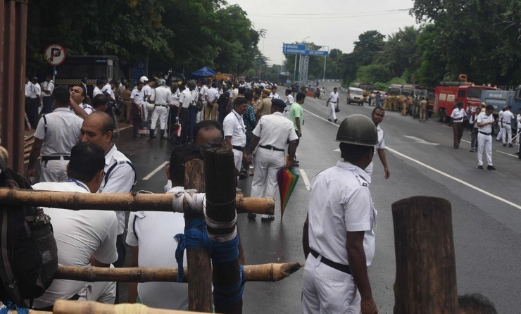 नबन्ना अभियान राबवणाऱ्या विद्यार्थ्यांवर पोलिसांचा लाठीचार्ज,अश्रुधुराच्या नळकांड्या फोडल्या